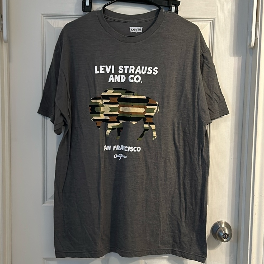 Levi Strauss TShirt Men’s XL‎ Gray